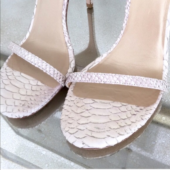 🔥Stuart Weitzman Nudist Python Heel Cream - Picture 3 of 4